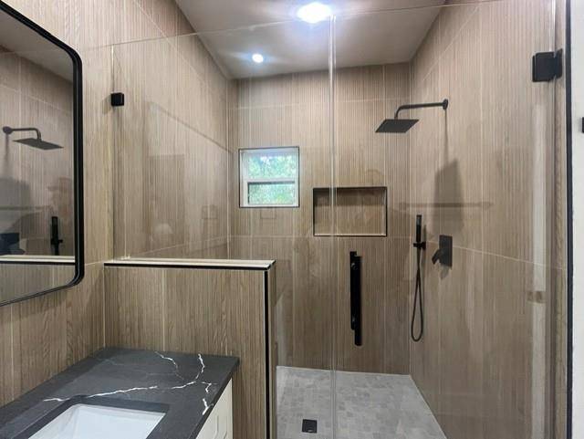 804 Hi CIR W #B, Horseshoe Bay, TX 78657