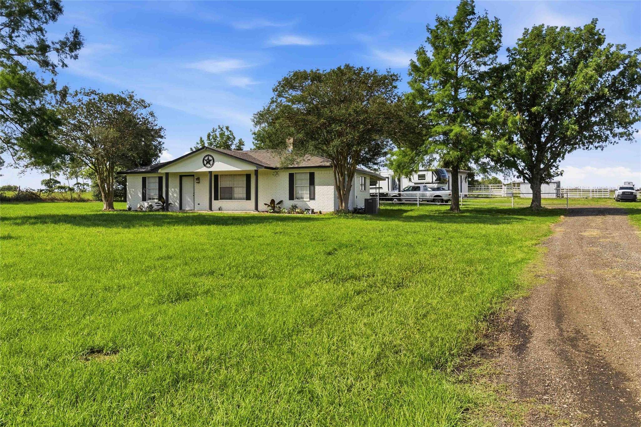 405 Old Highway 20 HWY, Mcdade, TX 78650