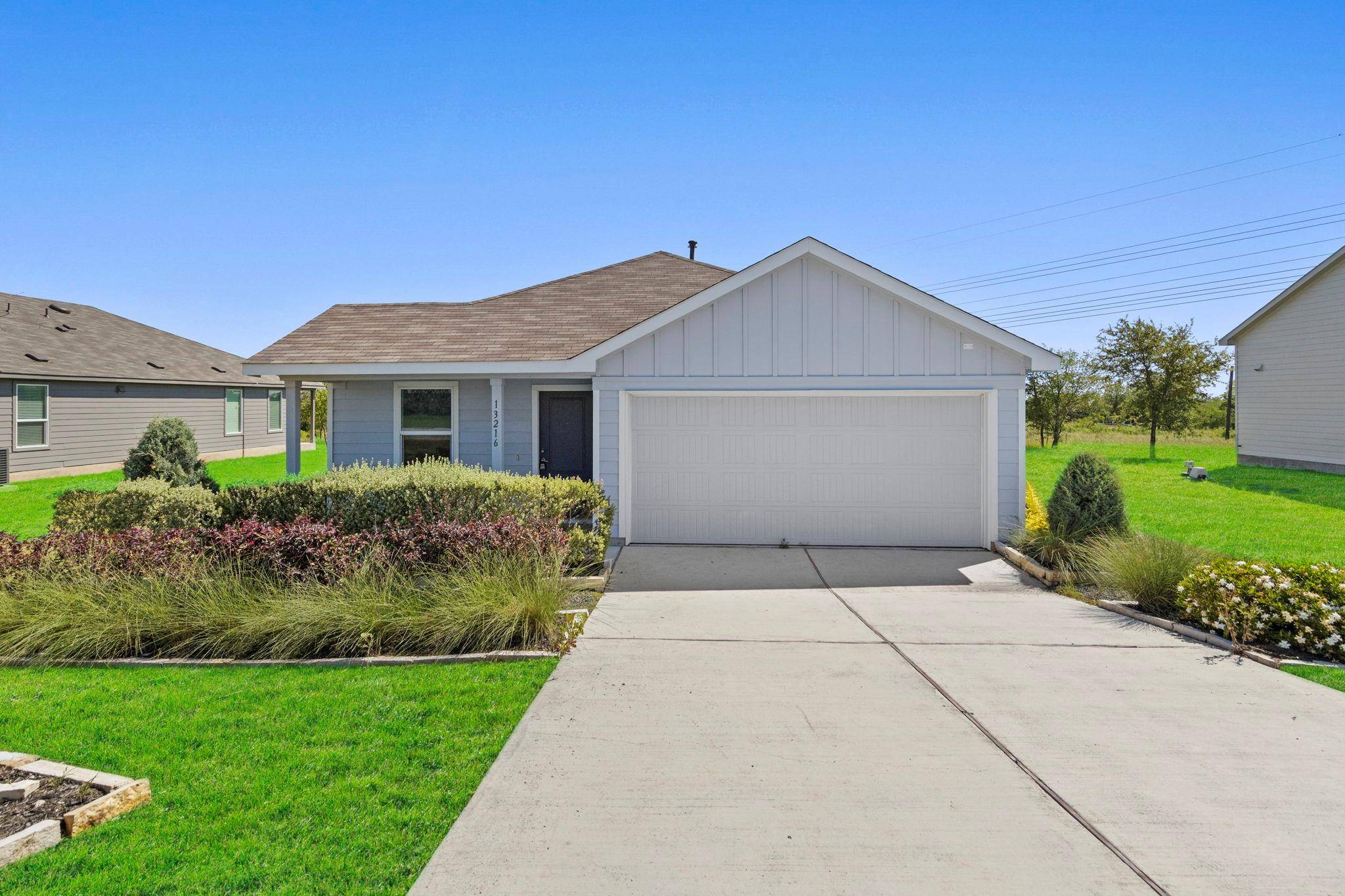 13216 Eastland DR, Mustang Ridge, TX 78610