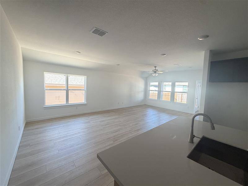 225 Seattle Slew DR, Jarrell, TX 76537
