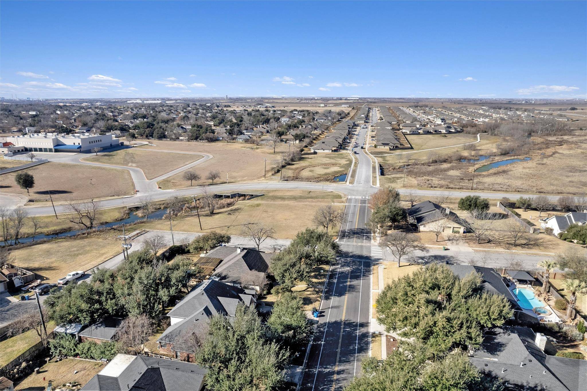 3949 Pinehurst DR, Taylor, TX 76574