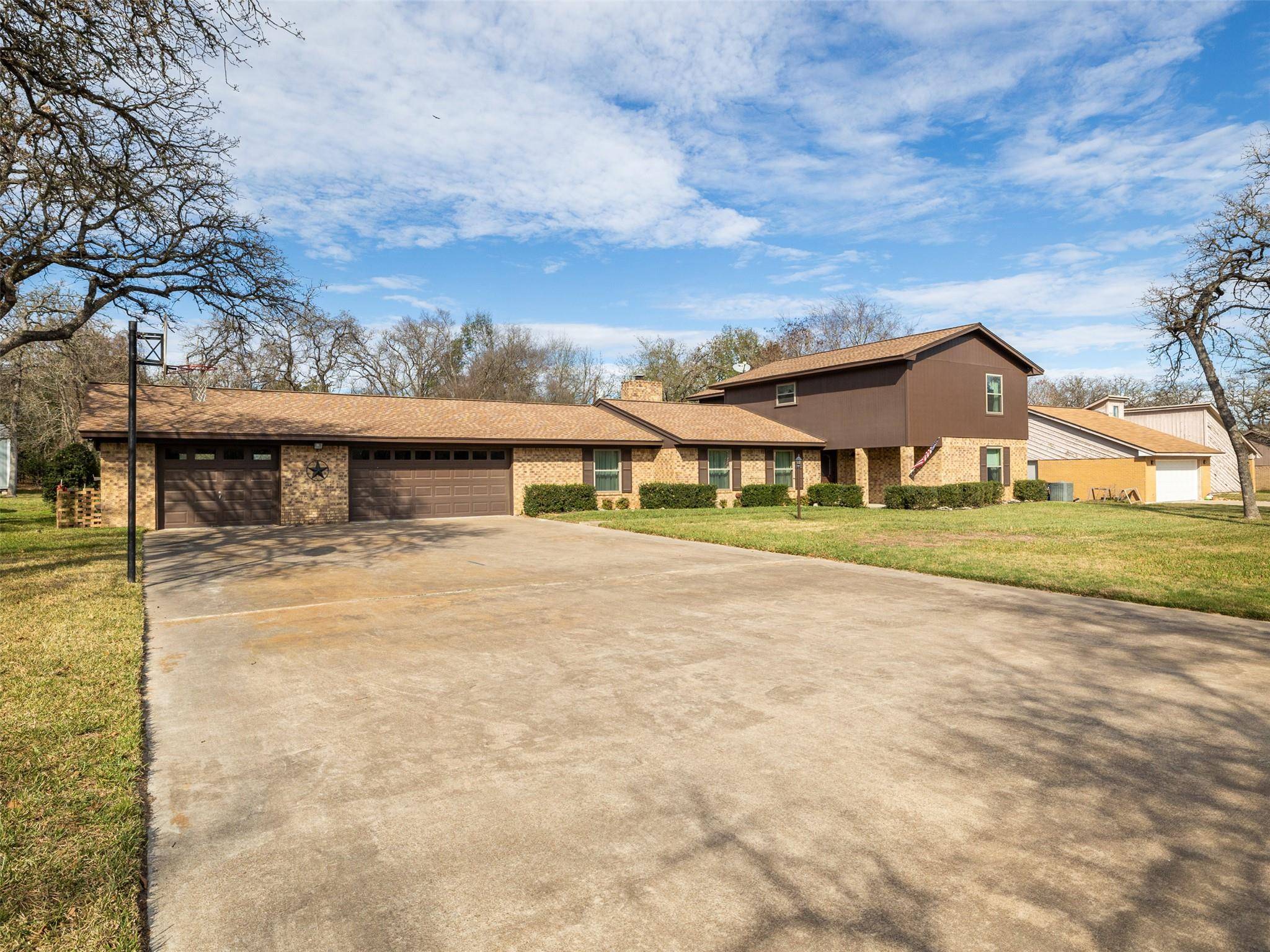 1704 Yokley RD, Rockdale, TX 76567