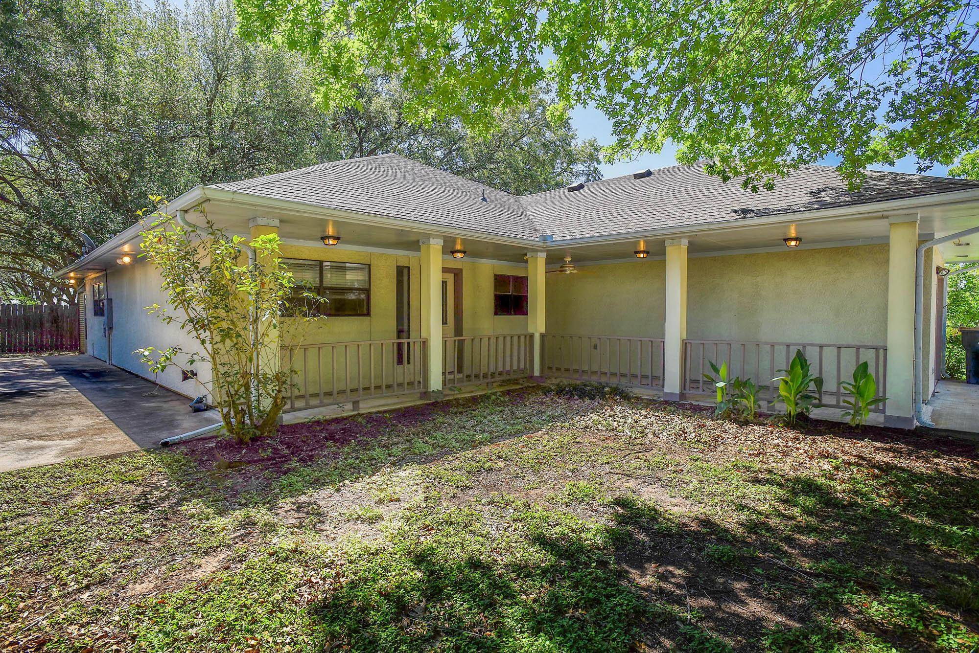 504 Leah LN, Smithville, TX 78957