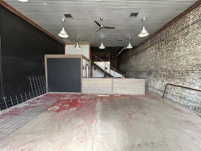 111 N Main ST, Taylor, TX 76574