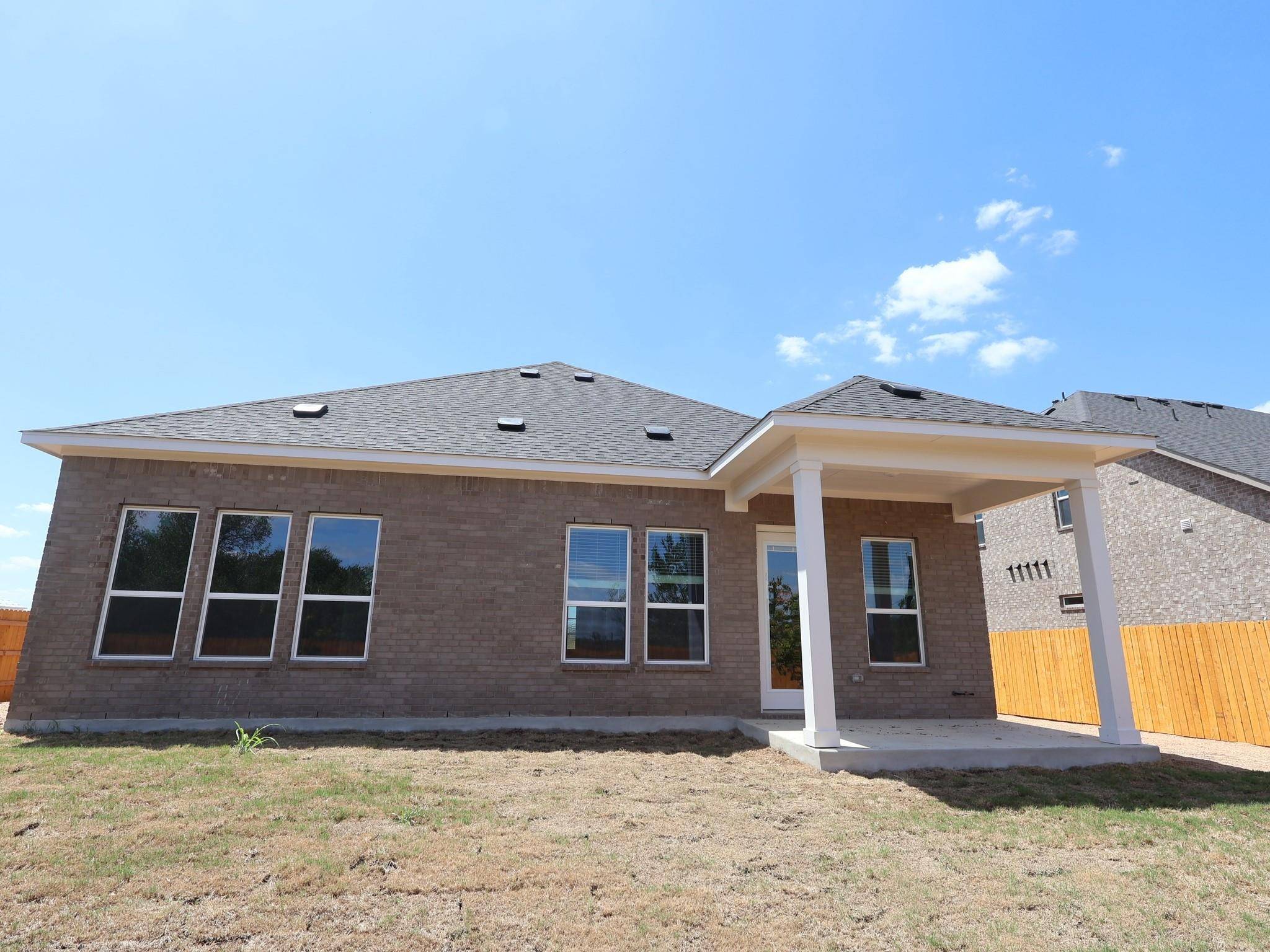 275 Callahan LOOP, Buda, TX 78610