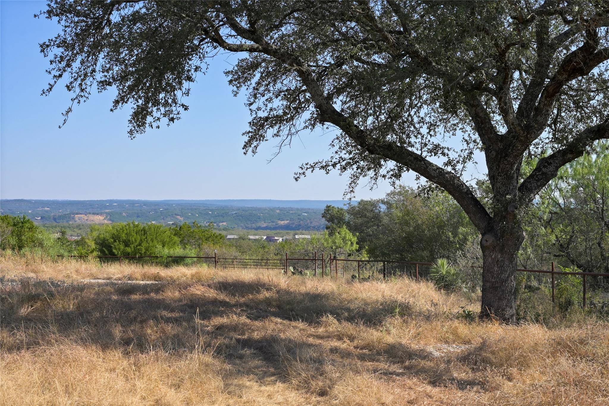 1033 Flying X RD, Spicewood, TX 78669