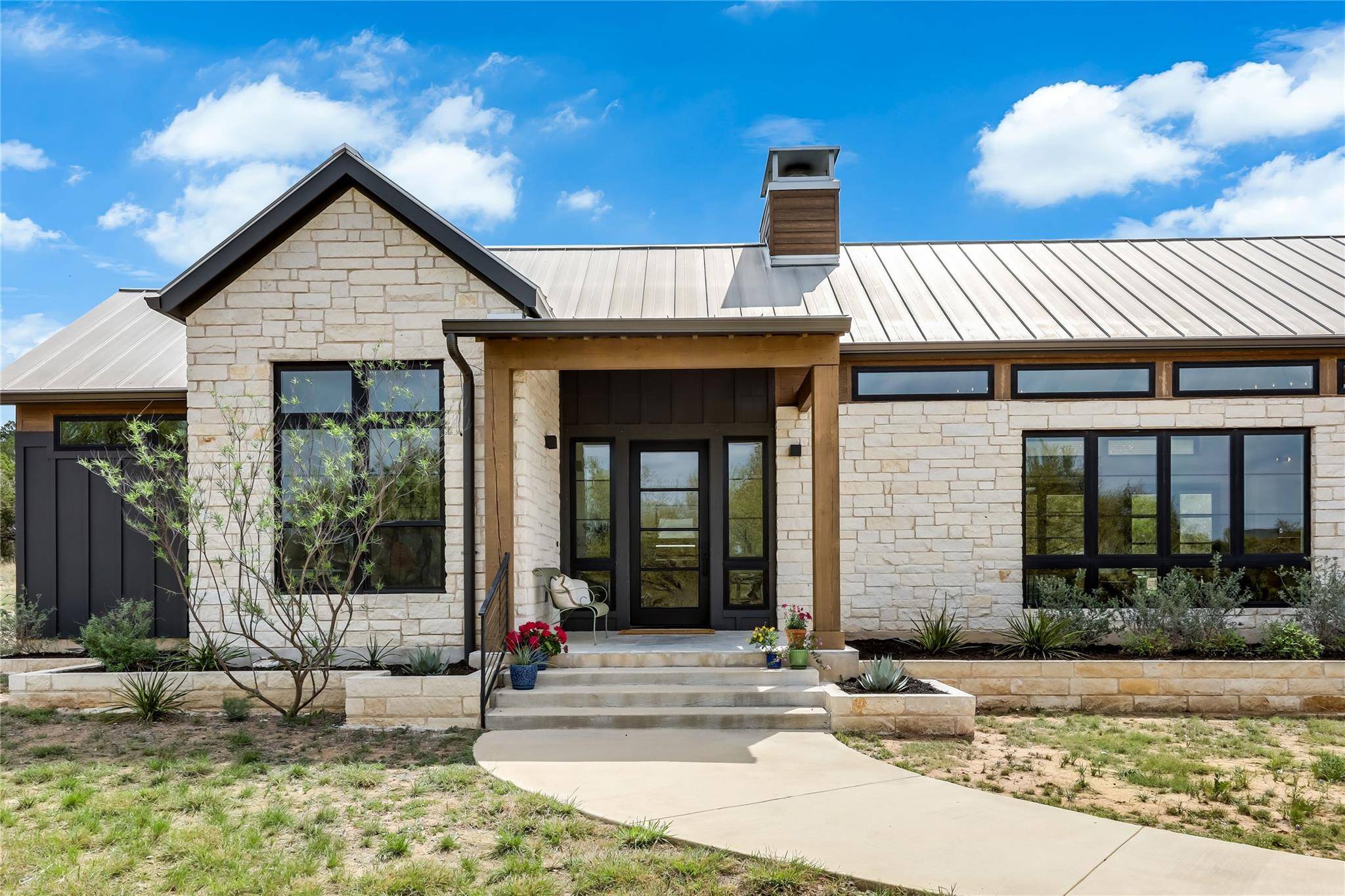 329 Calvary CV, Dripping Springs, TX 78620