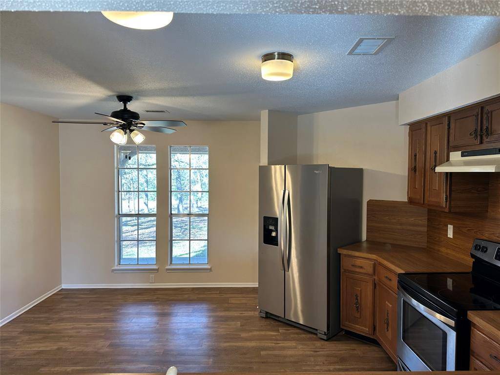 1047 Private Road 3022, Elgin, TX 78621