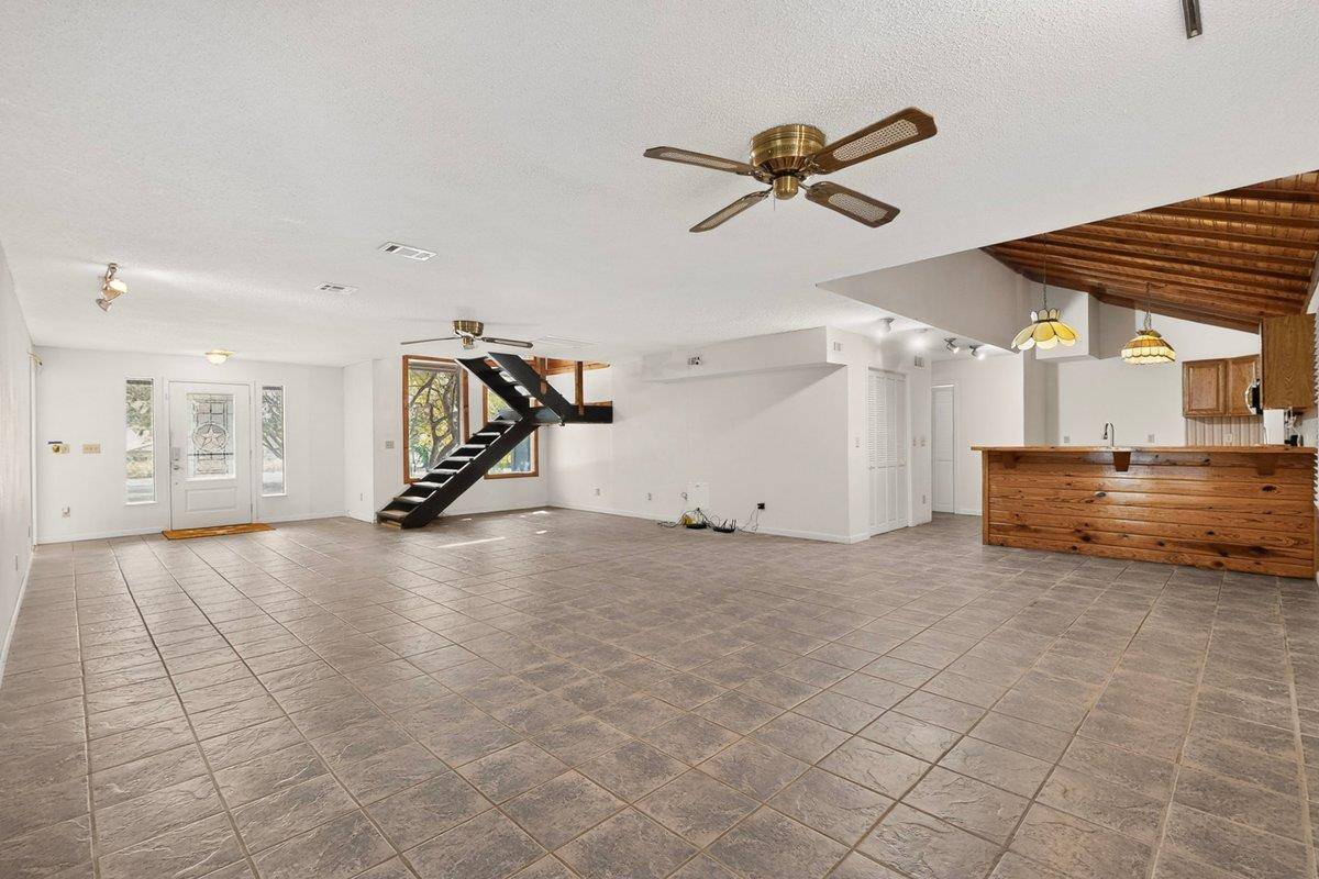 522 Circle DR, Sunrise Beach, TX 78643