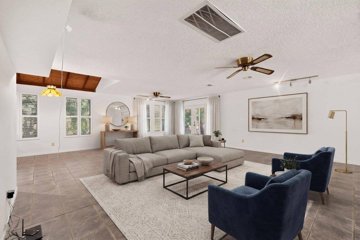 522 Circle DR, Sunrise Beach, TX 78643