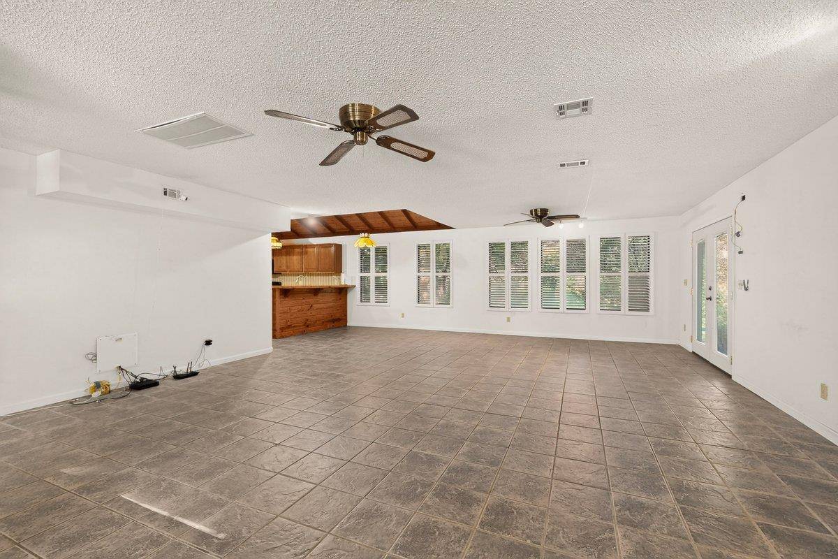 522 Circle DR, Sunrise Beach, TX 78643
