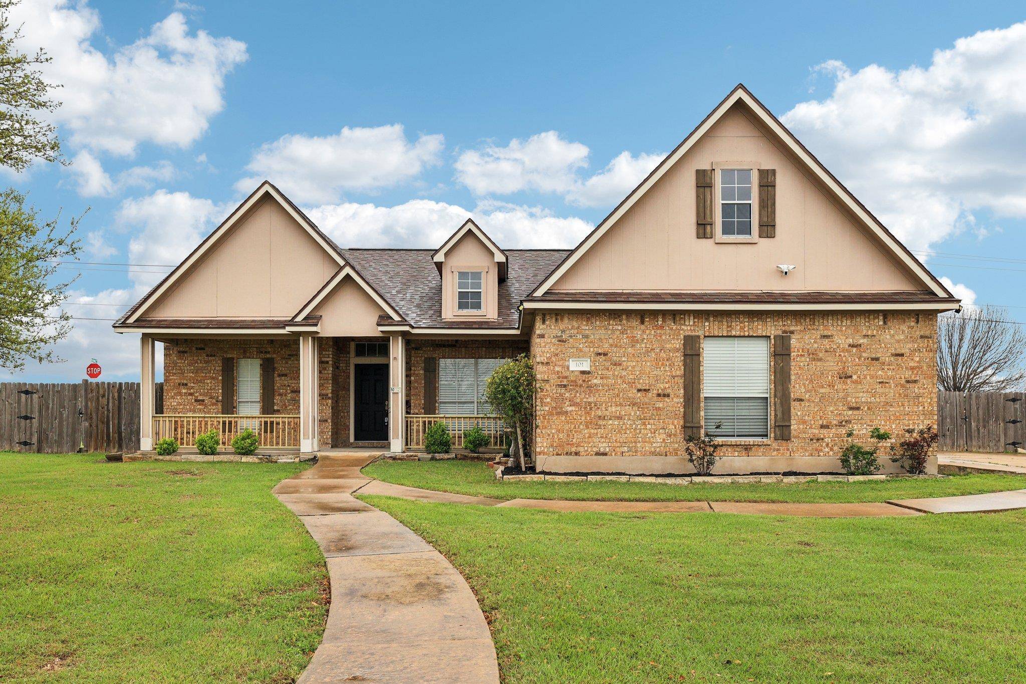 101 Blanco DR, Hutto, TX 78634