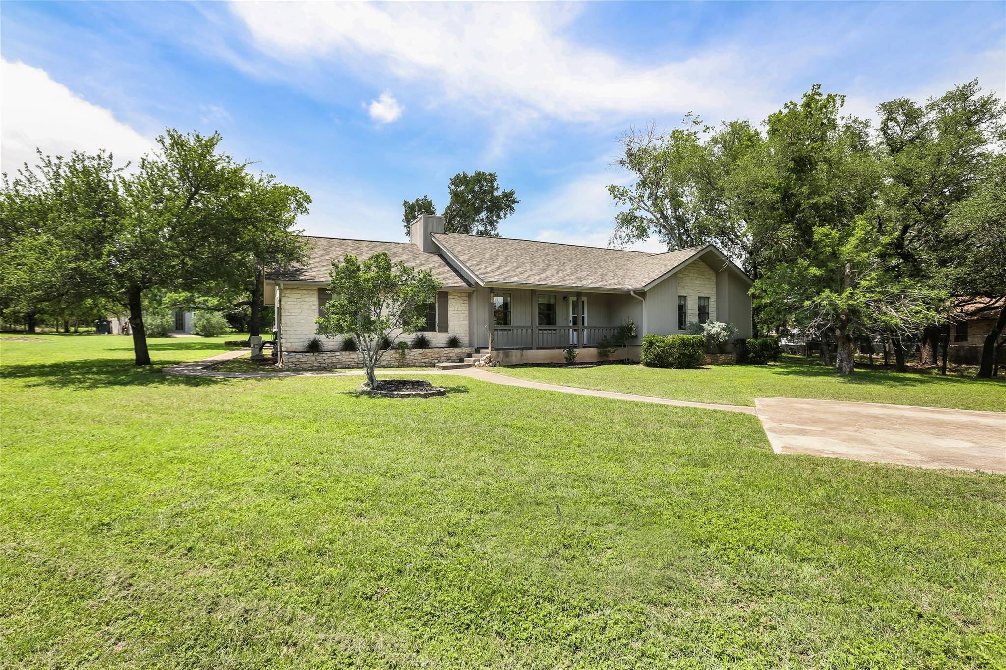 402 Post Oak LN, Georgetown, TX 78628