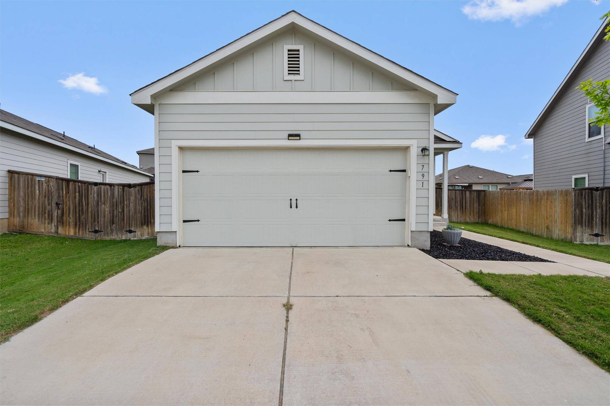 791 Circle WAY, Jarrell, TX 76537