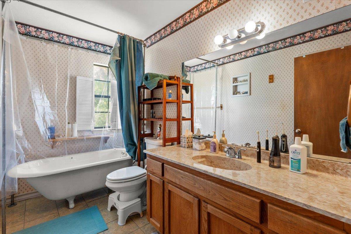 200 Little Barton DR, Dripping Springs, TX 78620