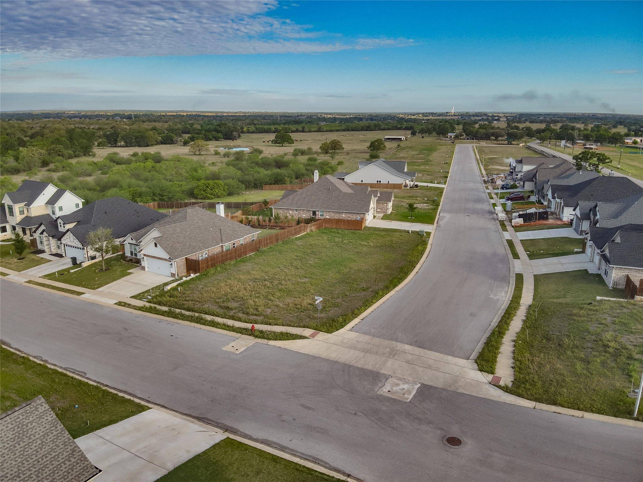 331 Firework LN, Giddings, TX 78942