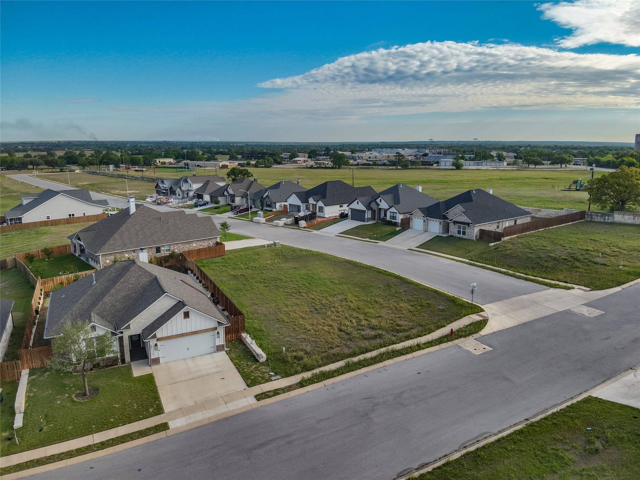 331 Firework LN, Giddings, TX 78942
