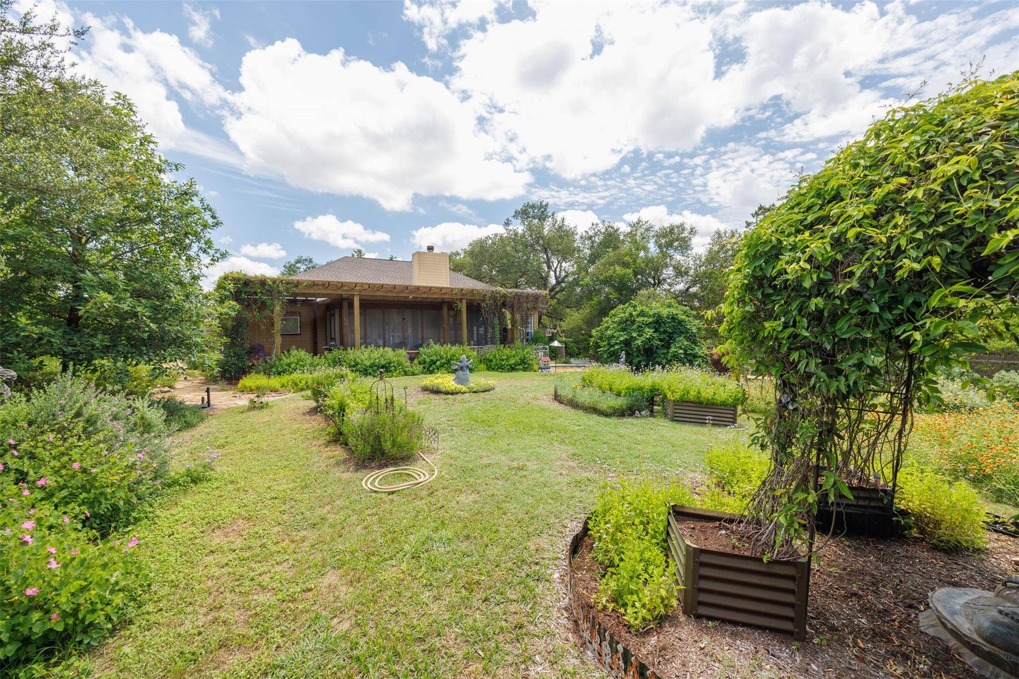 35 Brookmeadow DR, Wimberley, TX 78676