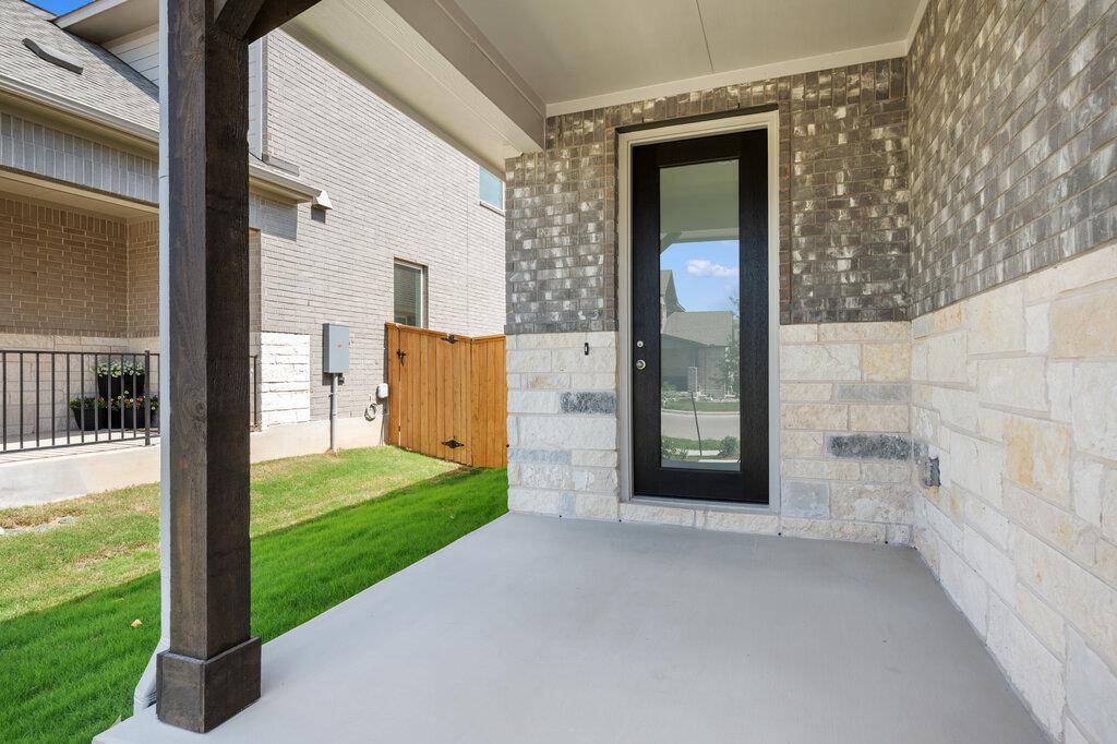 121 Knockout Rose DR, San Marcos, TX 78666