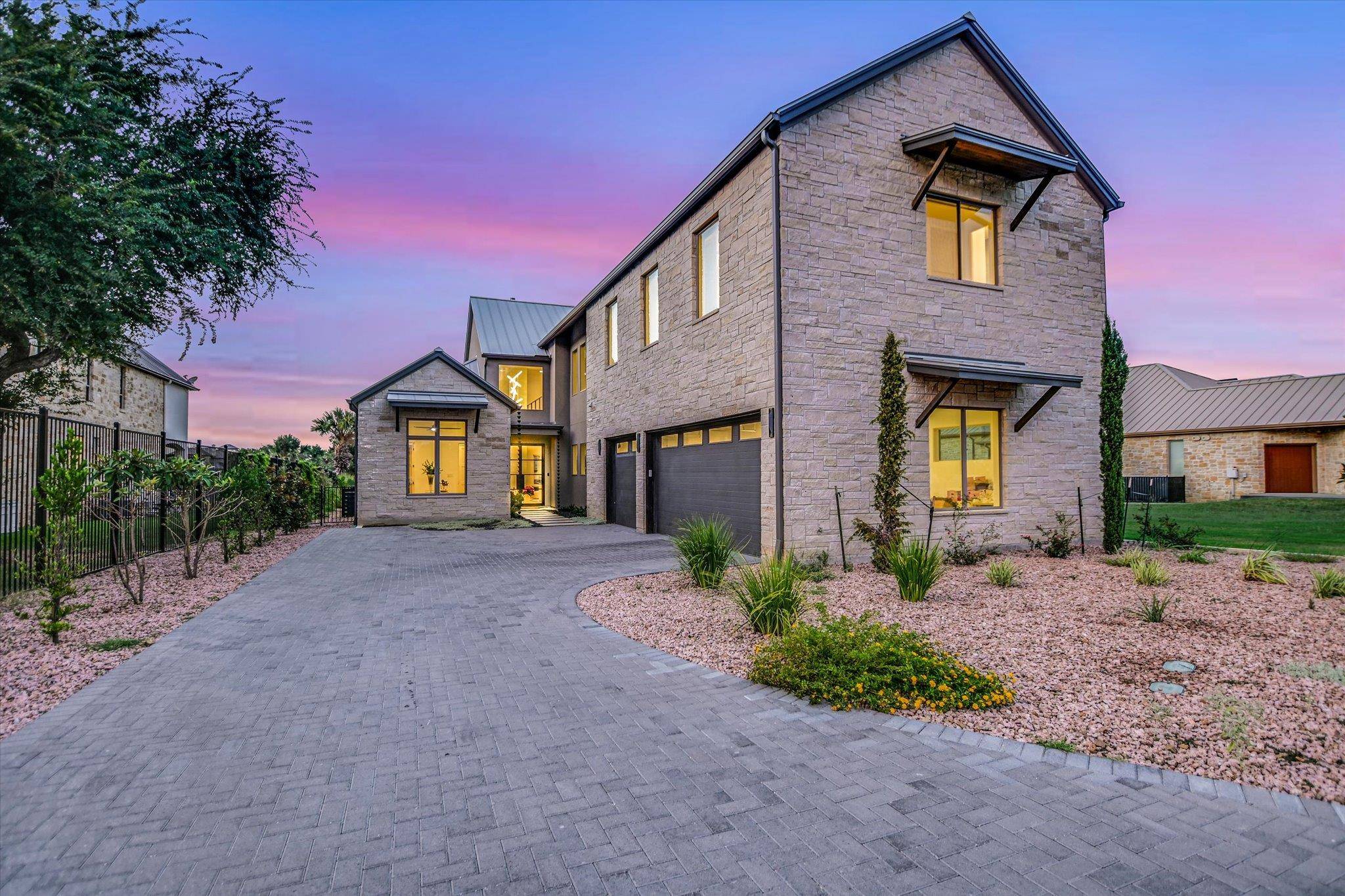 98 Wennmohs PL, Horseshoe Bay, TX 78657