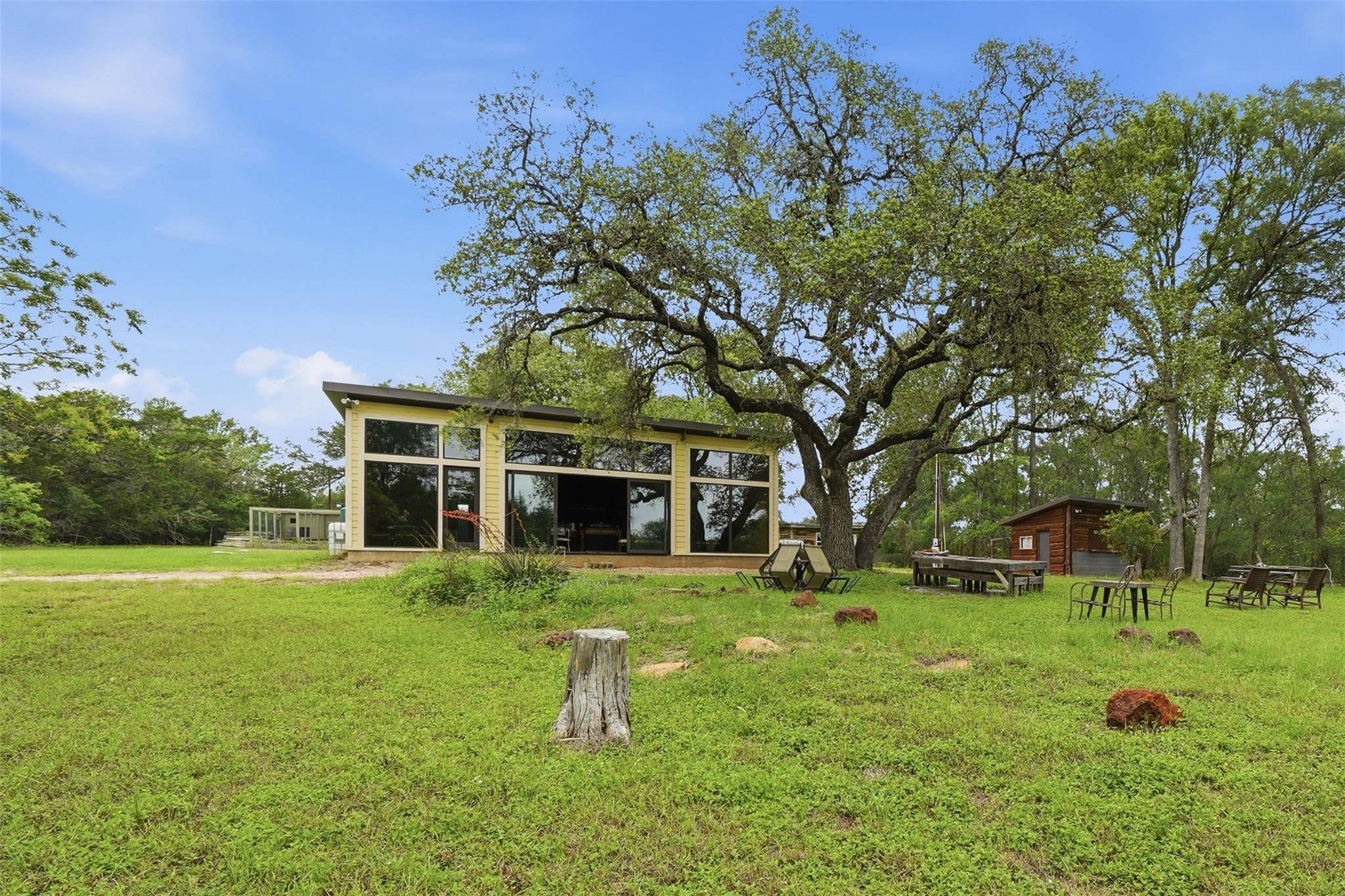 169 Ann Powell RD, Smithville, TX 78957
