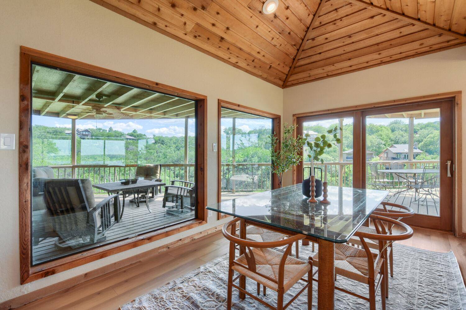 509 Coventry RD, Spicewood, TX 78669