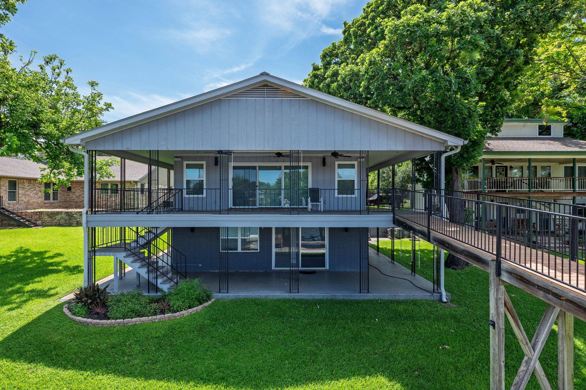 208 Riverside DR, Kingsland, TX 78639