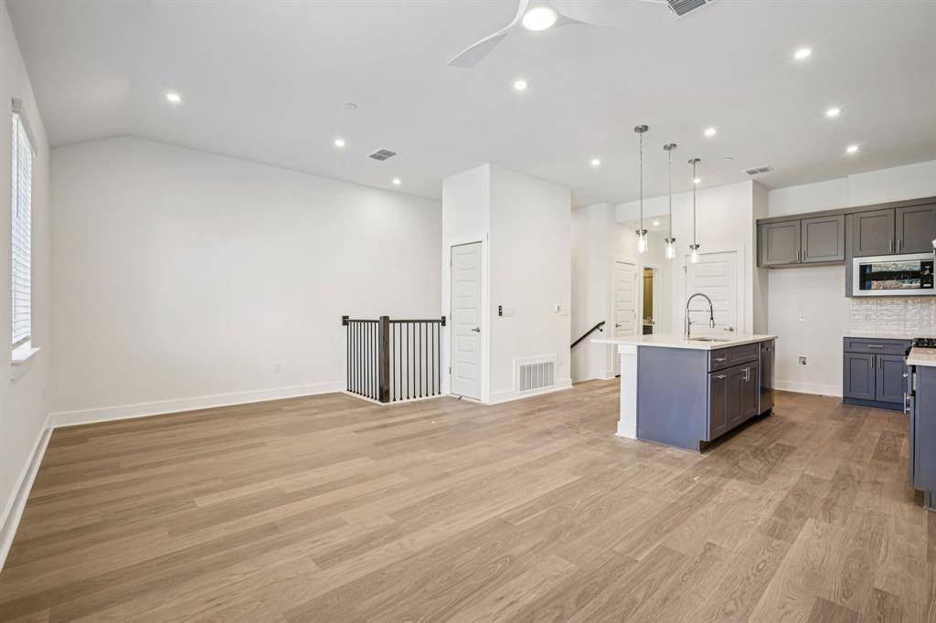 200 W 56th ST #8102, Austin, TX 78751
