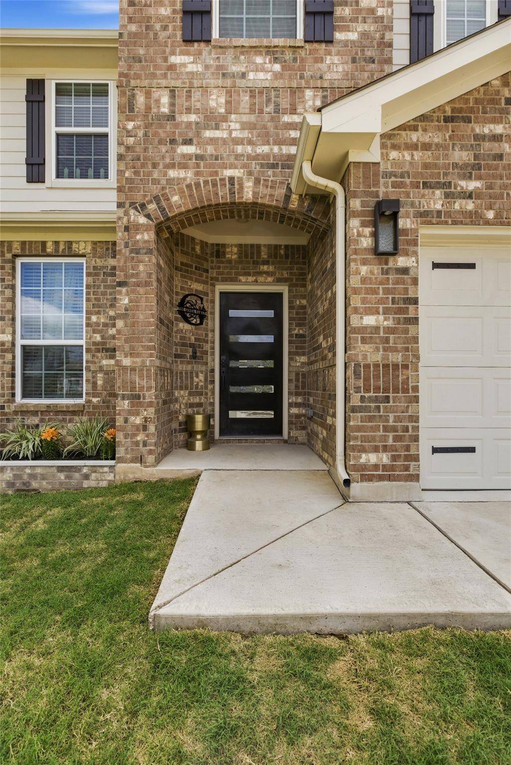 483 Algaroba LOOP, Buda, TX 78610