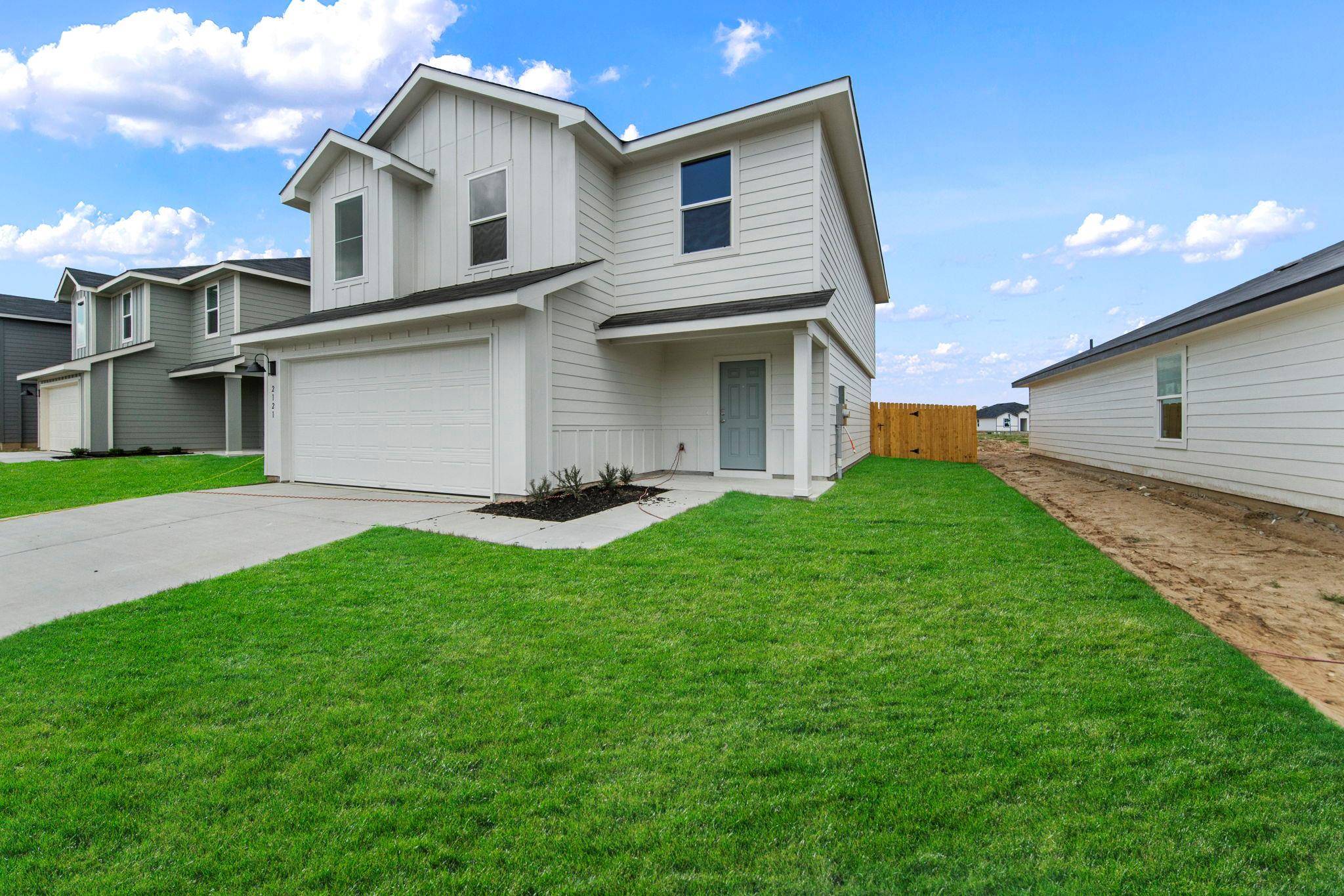 2121 Windflower LN, Luling, TX 78648