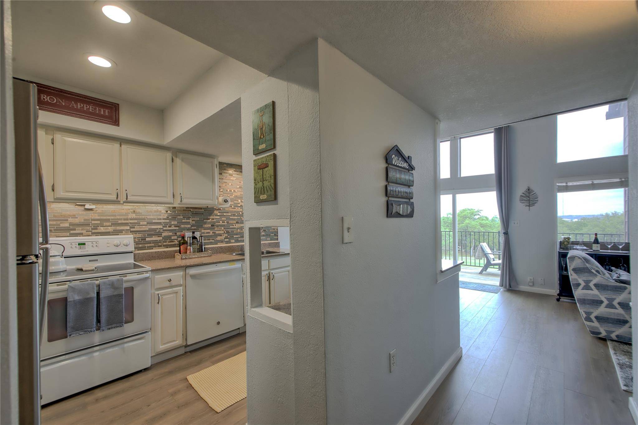 549 Demarett DR, Point Venture, TX 78645