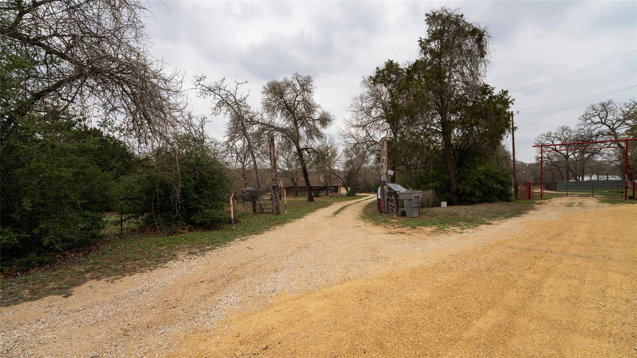 191 Clydesdale DR, Dale, TX 78616