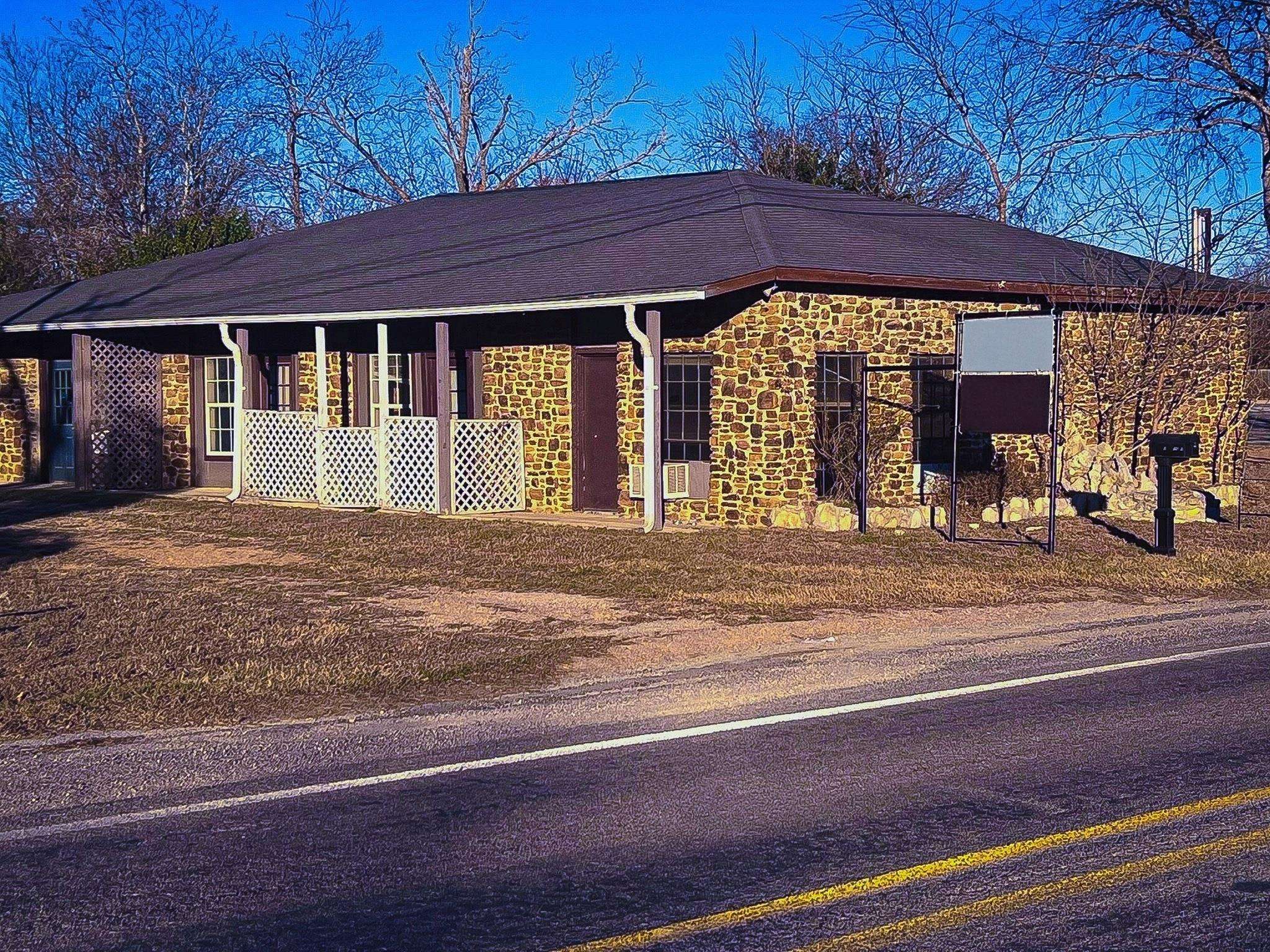 608 4th ST, Blanco, TX 78606