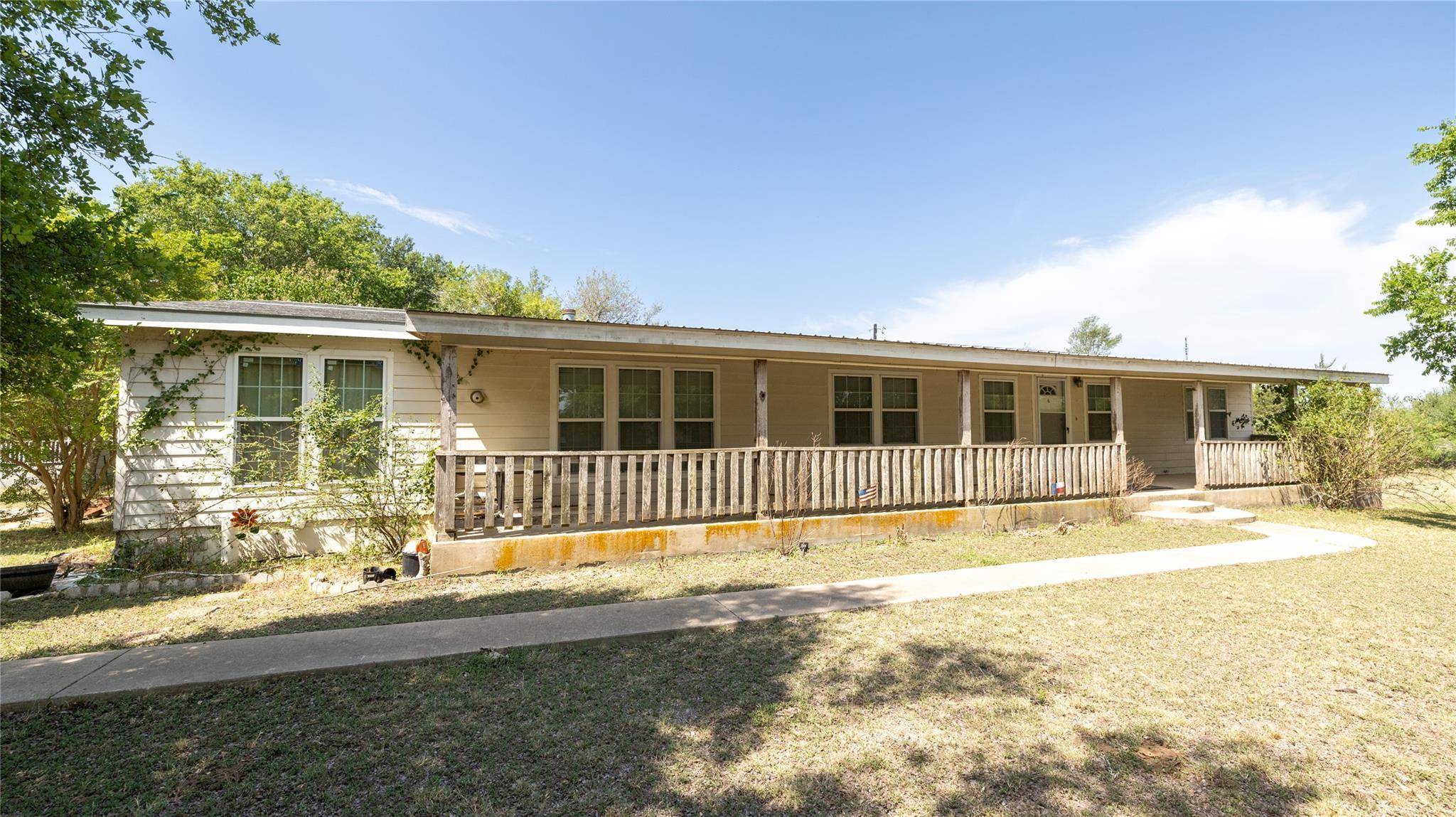 1400 Seminole TRL, Dale, TX 78616