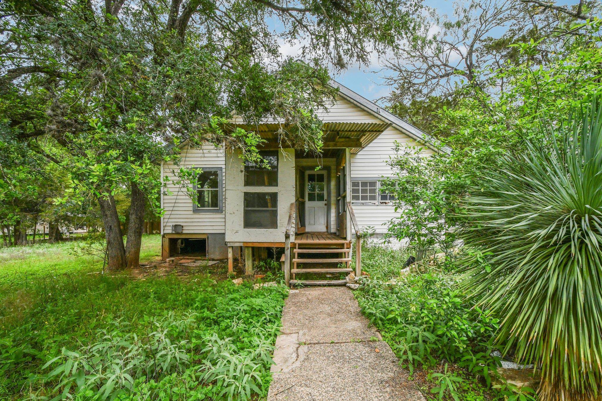 116 Hart LN, Cedar Creek, TX 78612