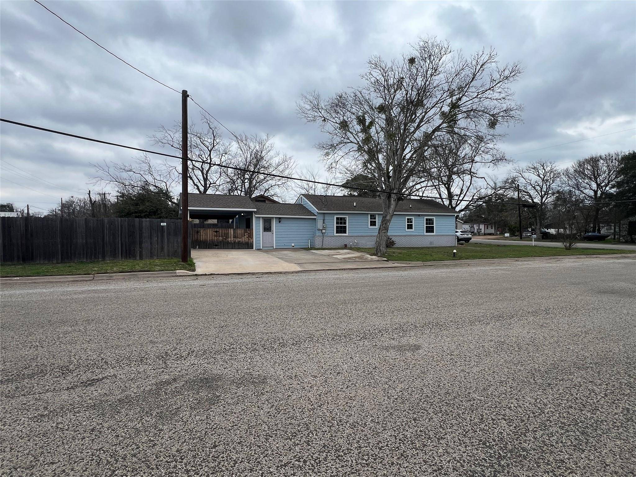 711 N Grimes ST, Giddings, TX 78942