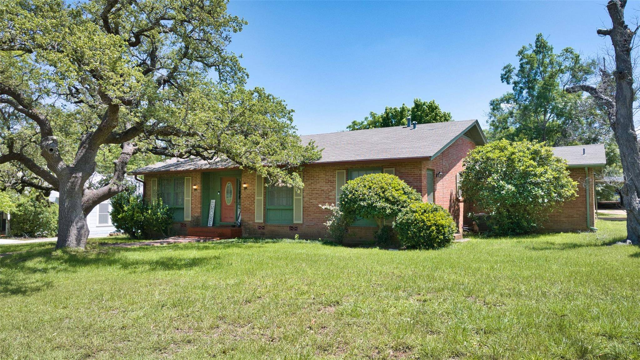 325 E Rainey ST, Mason, TX 76856