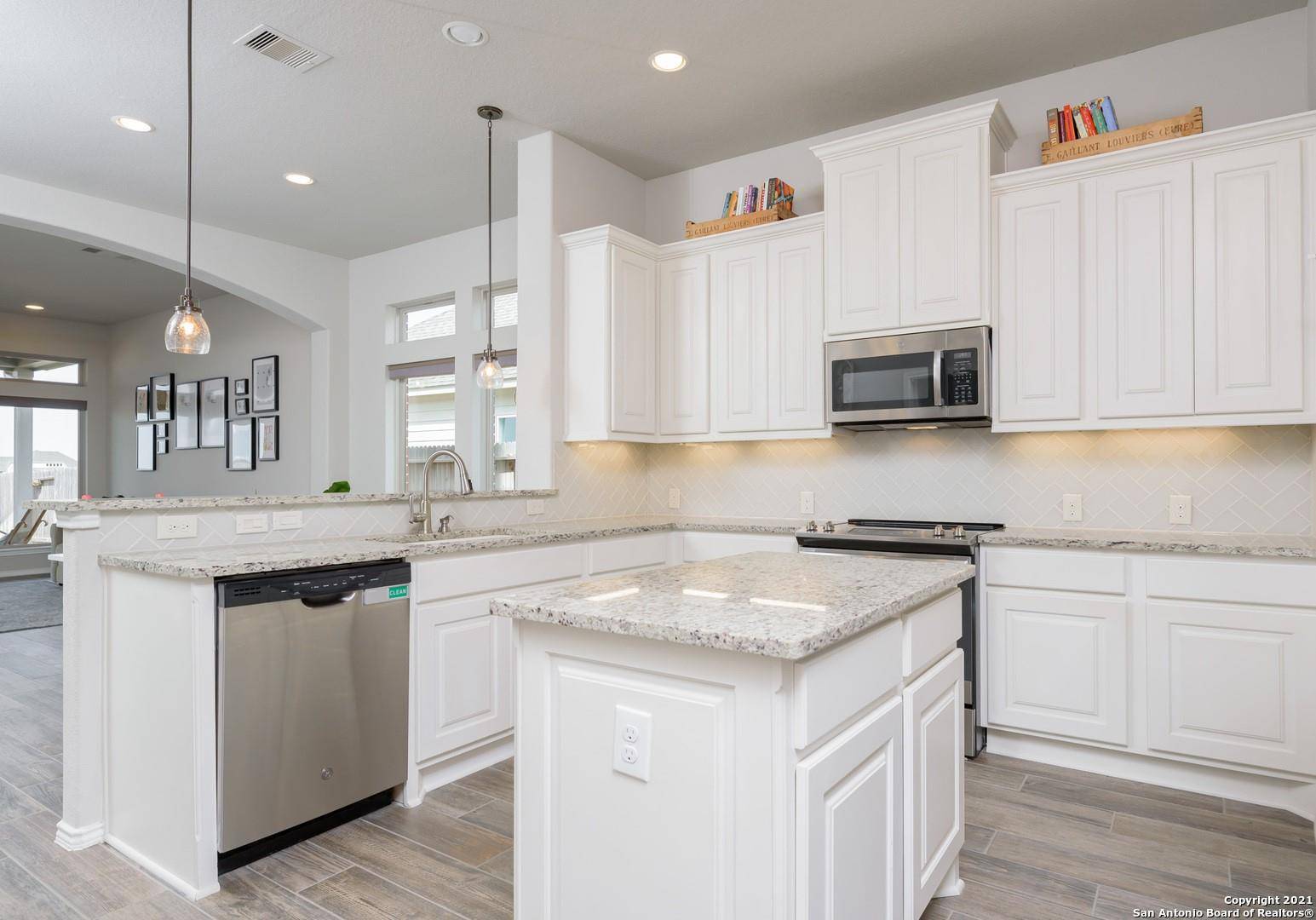 2032 Glen Hollow HOLW, Seguin, TX 78155