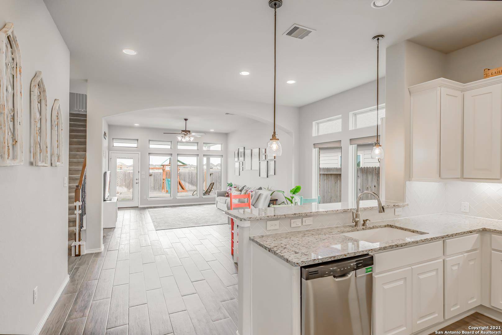 2032 Glen Hollow HOLW, Seguin, TX 78155