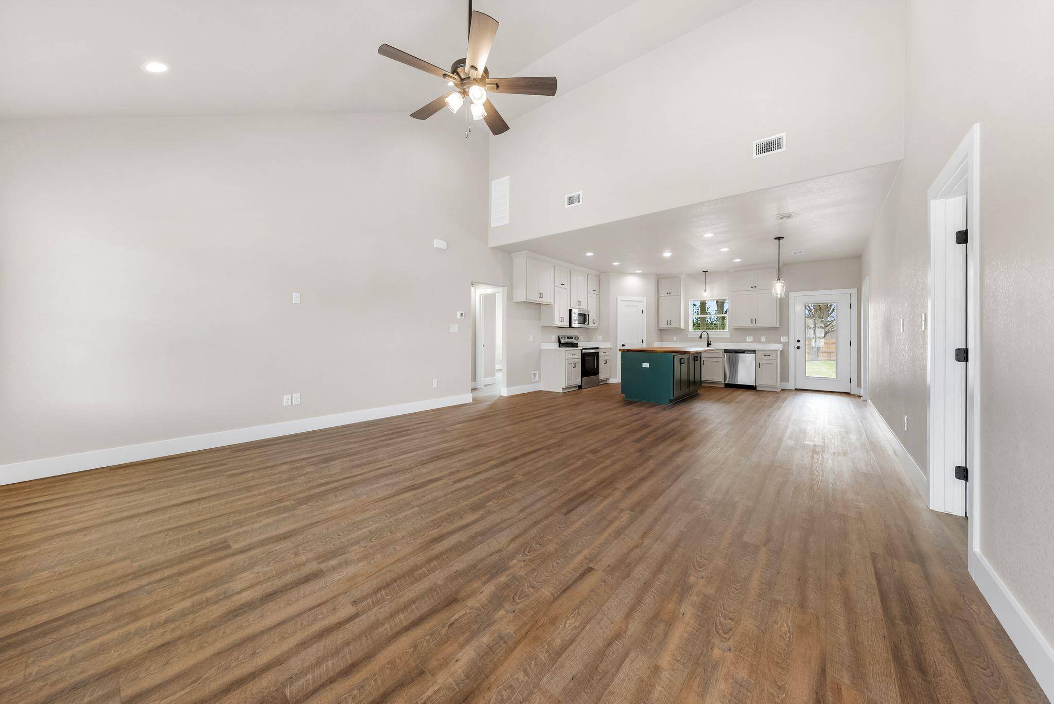 103 Lentz Main ST, Red Rock, TX 78662