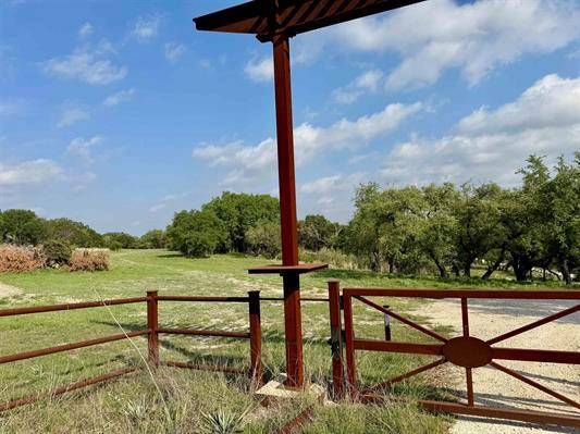 5 Barlow DR, Briggs, TX 78608