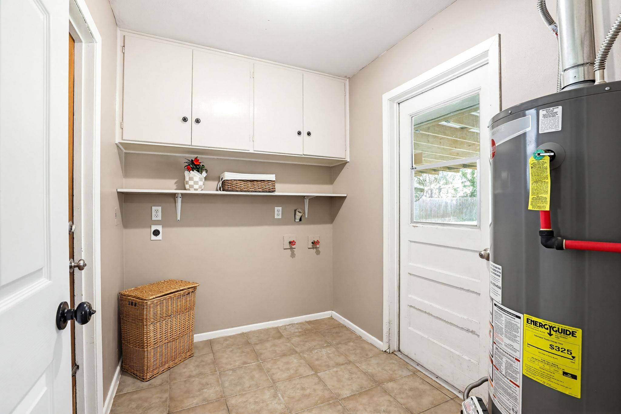 125 Glendale ST, Luling, TX 78648