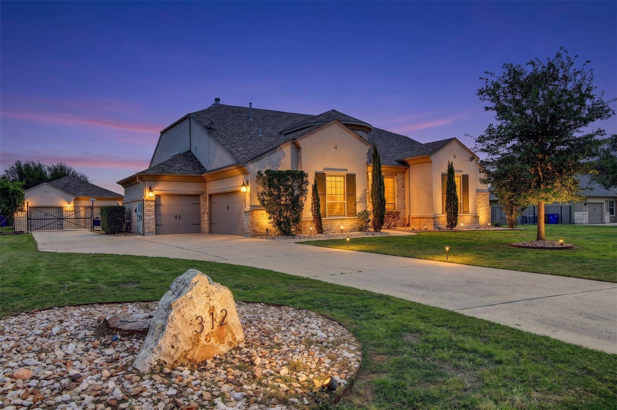 312 Flintlock DR, Leander, TX 78641
