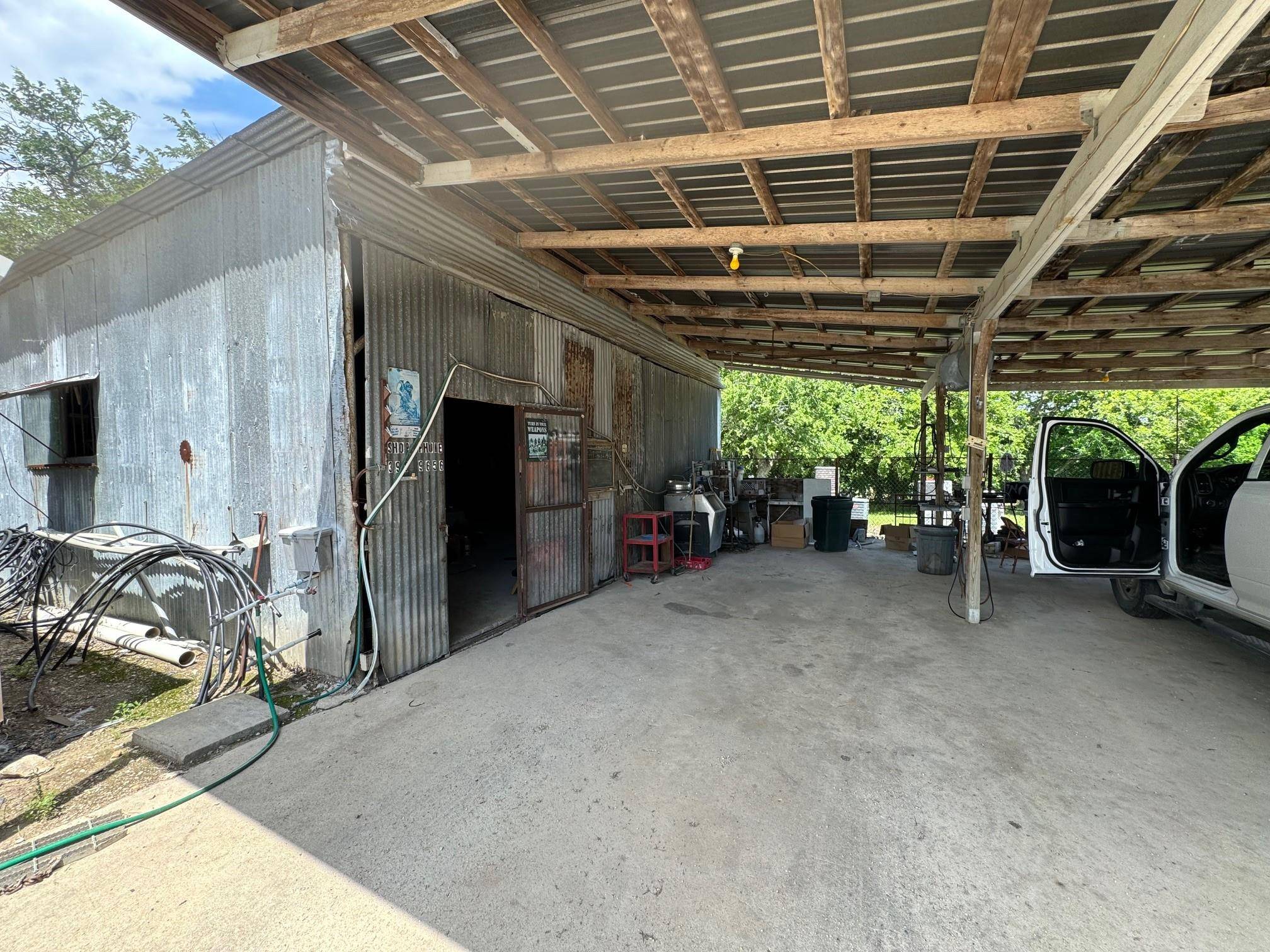 1620 N Pecos ST N, Lockhart, TX 78644