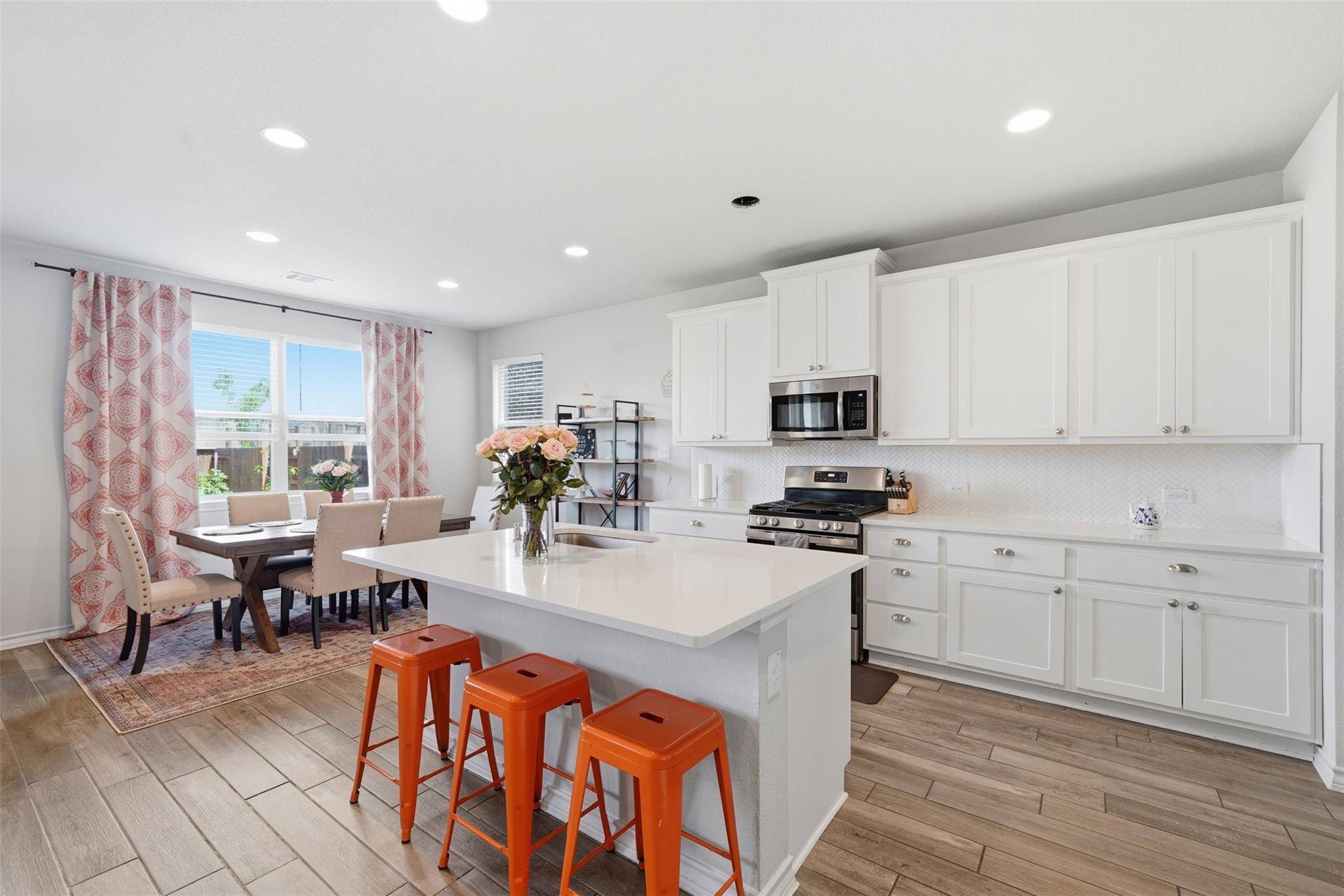 912 Eves Necklace DR, Buda, TX 78610