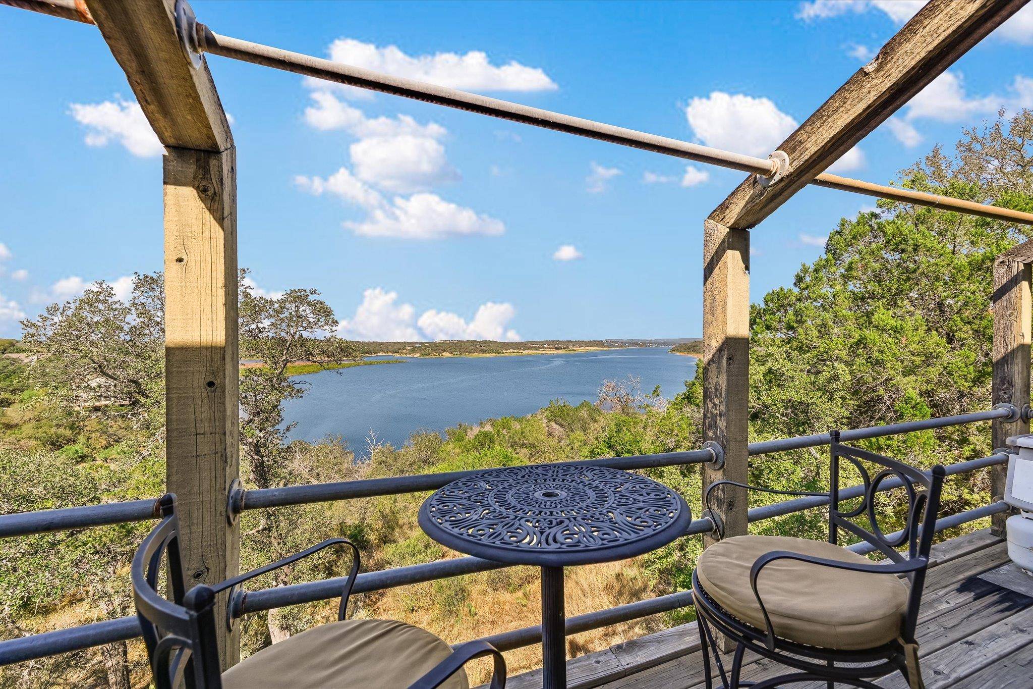 501 Coventry RD, Spicewood, TX 78669