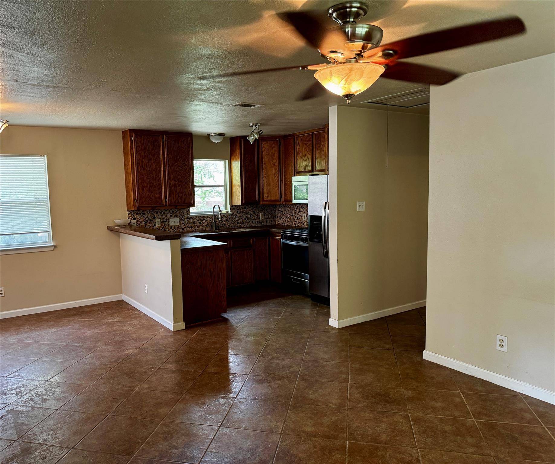 8013 Lazy LN #B, Austin, TX 78757