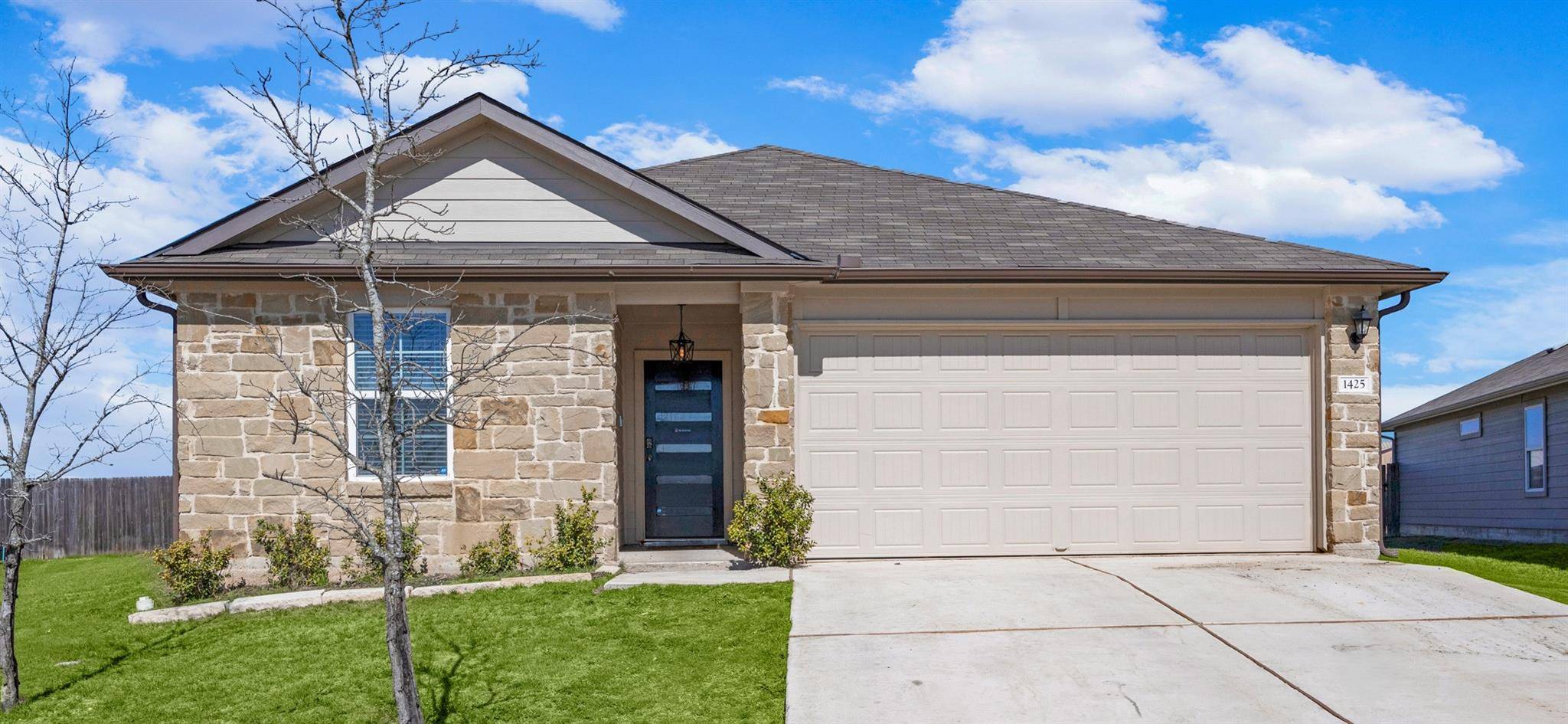 1425 London WAY, Lockhart, TX 78644