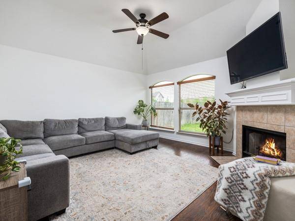536 W Metcalfe ST, Hutto, TX 78634