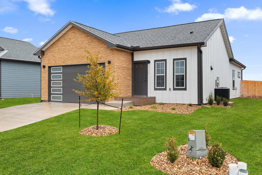 2029 Applewood DR, Lockhart, TX 78644